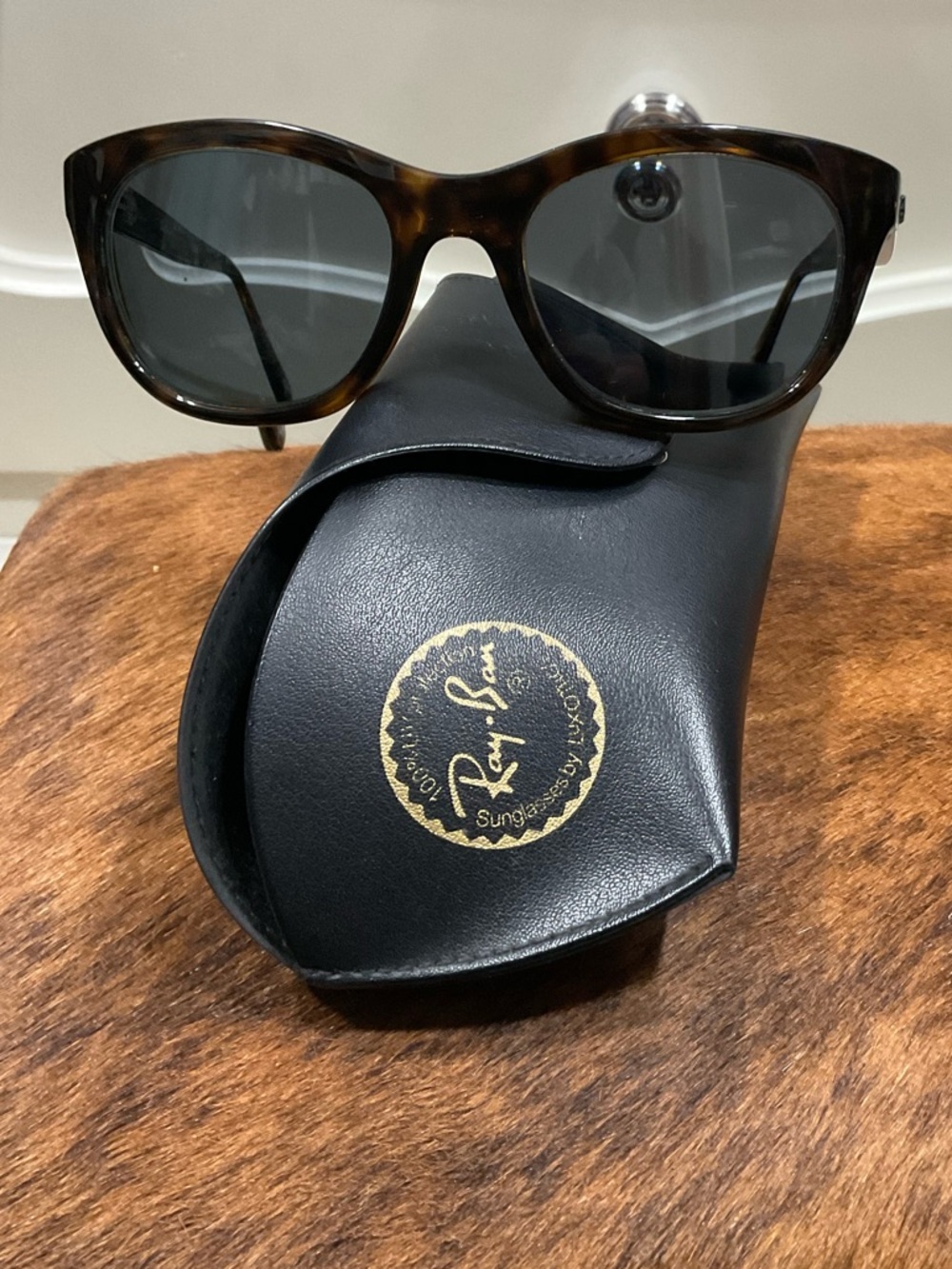 FRAMES ONLY READ Ray-Ban Tortoiseshell Frame Sunglasses